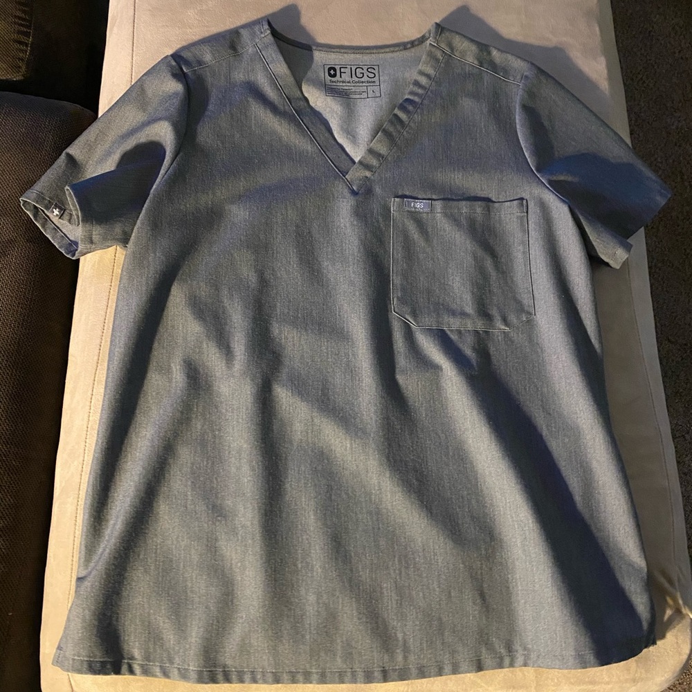 Figs scrub top